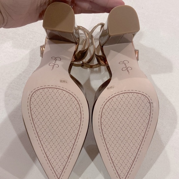 Jessica Simpson Women’s Nazela Pointed Toe Pump - Picture 7 of 8